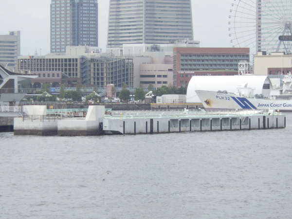 横浜港浮体式防災基地整備工事写真